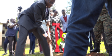 Beene Asiimye Omulimu gw’okuzimbira  ab’e Ssingo eddwaliro gutandike, Kamalabyonna atemye evvuunike