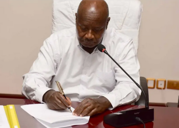 Pulezidenti Museveni atadde omukono ku tteeka erikugira ebisiyaga