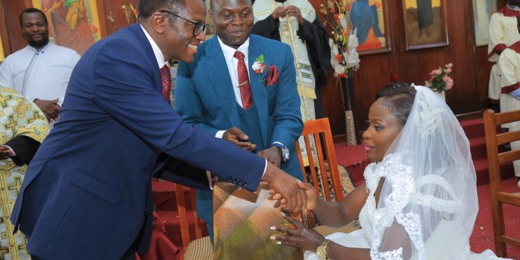 Katikkiro Mayiga akubirizza abantu bulijjo okusalawo ku bufumbo