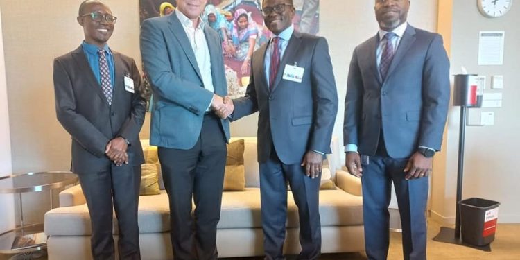 Katikkiro Mayiga asisinkanye abakulira Bill and Melinda Gates Foundation, asabye abantu okukola emirimu mu butuufu bwagyo