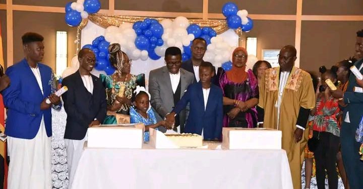 Katikkiro Mayiga atuuzizza omwami w’essaza lye California, abaayo abasabye okusiga ensimbi ku butaka