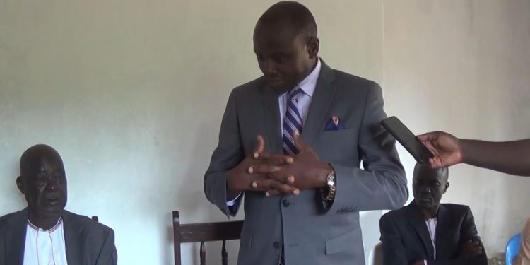 Minisita Ssekabembe alambudde ku mutaka w’Enkusu,  bavumiridde abaabizaawo ennyimbe