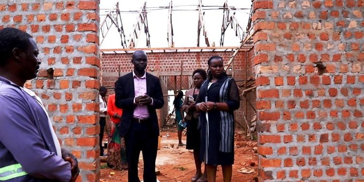 Owek. Nankindu atandise okulambula amasomero mu Bwakabaka, okunyweza omutindo gw’ebyenjigiriza