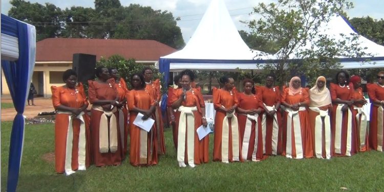 Abakyala basabiddwa okukuliza abaana mu mpisa
