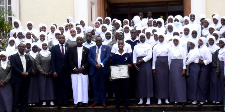 Minisita Bwanika akuutidde abavubuka ku kulwanyisa akawuka ka Mukenenya