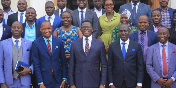 Katikkiro Mayiga asabye abavubuka okubeera abakozi