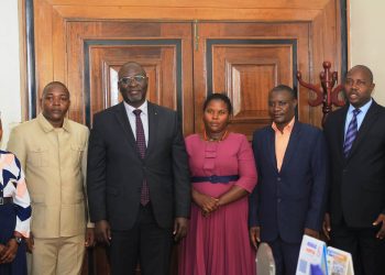 Owek. Waggwa Nsibirwa  atongozza Olukiiko olugenda okusunsula abakulembeze ba CBS-PEWOSA mu Kyaddondo, abakuutidde ku bwerufu