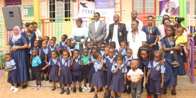 Katikkiro Mayiga akuutidde abantu okufaayo okusoma kibayambe okuwagala obwongo