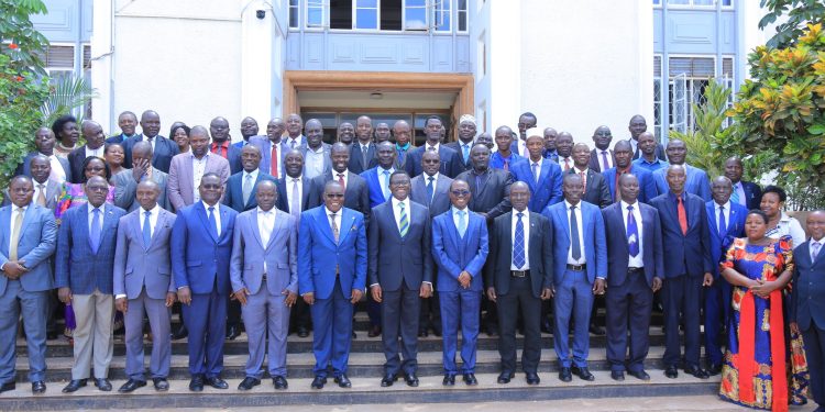 Katikkiro Mayiga asisinkanye Abaami b’Amasaza nabakuutira ku nkola y’omulembe omuggya