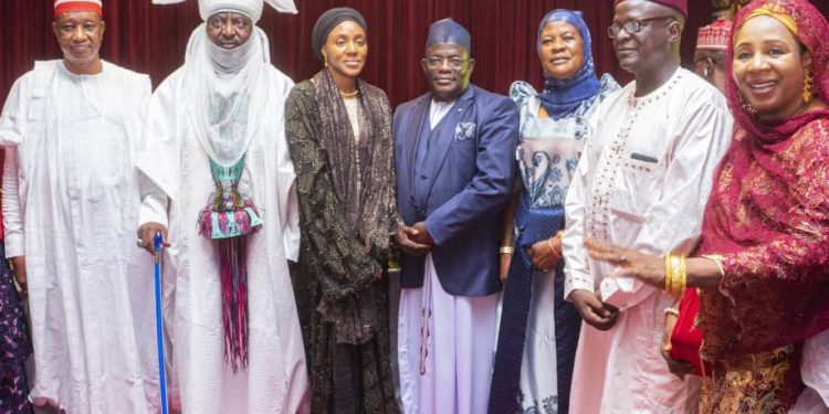 Emir w’e Kano agabudde abagenyi be ekijjulo, asiimye Obwakabaka okujaguliza awamu naye