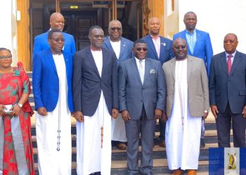 Owek. Kaawaase asisinkanye  Ababaka b’ Abataka ebweru w’eggwanga, nabakuutira okunyweza ennono