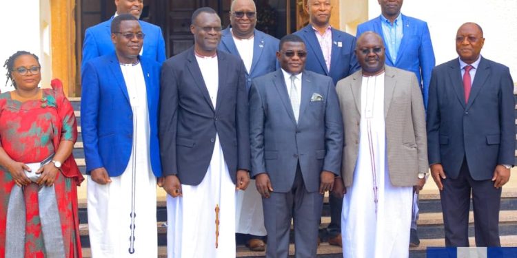 Owek. Kaawaase asisinkanye  Ababaka b’ Abataka ebweru w’eggwanga, nabakuutira okunyweza ennono