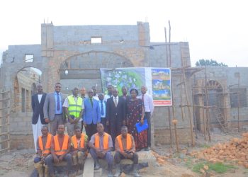 Minisita Kawuki atenderezza omutindo ogwoleseddwa mukuzimba eddwaliro lya Buganda e Ssingo