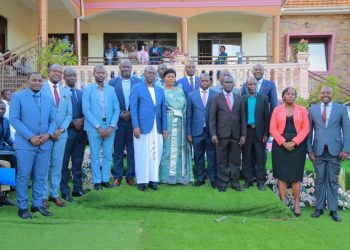 Owek. Kaawaase yeebazizza Owek. Wamala olw’okuddukanya obulungi ettendekero lya Buganda Royal Institute