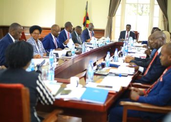 Katikkiro Mayiga akubirizza Kkabineeti neyeebaza  baminisita abawummudde