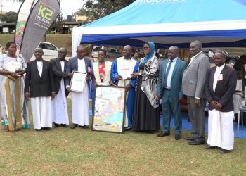 Minisita Mayanja Nkalubo akubirizza abantu okufuna ebiwandiiko ku bibanja n’ettaka okwetaasa ku bannakigwanyizi