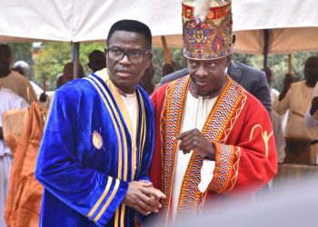 Ebifaananyi : Beene nga aggulawo Olukiiko olwa 31