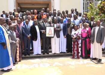 Katikkiro Mayiga asisinkanye Abasuubuzi, naalabula Gavumenti ku kubabinika omusolo