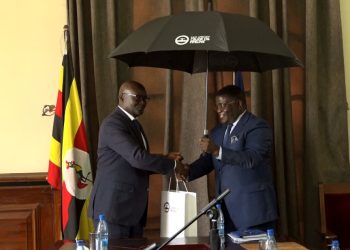 Owek. Kaawaase asisinkanye aba East African Crude Oil Pipeline naalaga obukulu bwa Federo