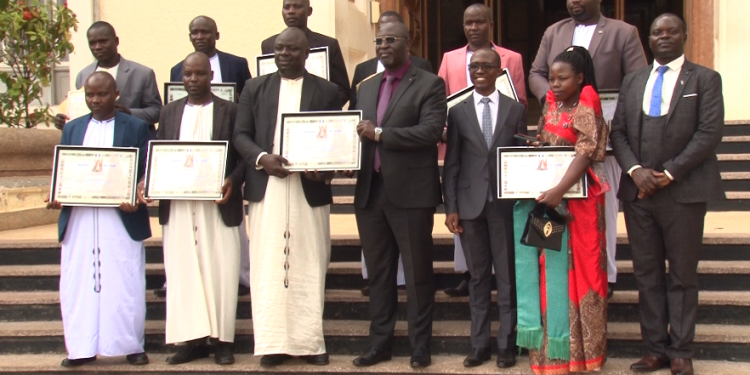 Abalima n’okusuubula emmwaanyi e Buddu ne Ssese bakiise embuga, Owek. Nsibirwa asabye gavumenti ebakolere enguudo