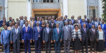 Katikkiro Mayiga asisinkanye abakulira ebitongole, abasabye okubeera abayiiya