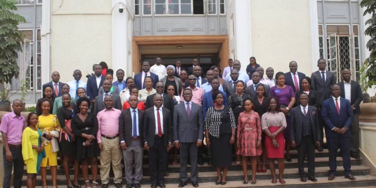 Katikkiro asisinkanye abaweereza mu Bwakabaka, abakuutidde ku buyiiya n’obwerufu