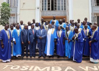 Owek. Kaawaase akuutidde abantu okutwala Obusika ng’ekikulu