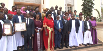 Owek. Bwanika asabye abateekerateekera ebibuga obutanyigiriza nnyo bantu