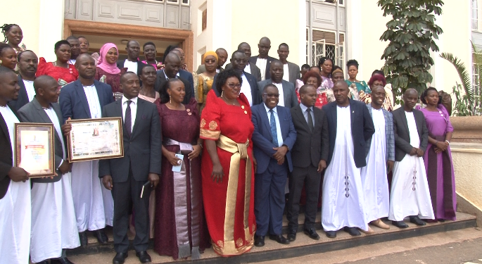 Owek. Bwanika asabye abateekerateekera ebibuga obutanyigiriza nnyo bantu