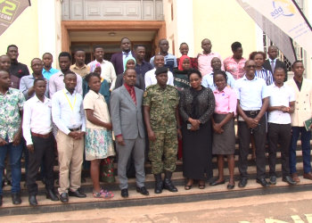Owek. Kazibwe asisinkanye bannamawulire naabasaba okukola n’obukugu