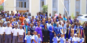 Minisita Nakate akalaatidde abantu okwettanira okuwandiika n’okusoma ebitabo