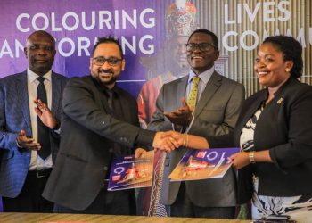 Katikkiro Mayiga alambudde Ekkolero lya Plascon, abeebazizza olw’enkolagana ne Buganda