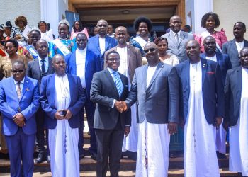 Katikkiro Mayiga asisinkanye Omuhikirwa wa Bunyoro, agamba nti ebigatta Buganda ne Bunyoro bingi