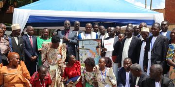 Owek. Waggwa Nsibirwa asabye abantu okukuuma ebiwandiiko by’ettaka lyabwe  okwetaasa ku kibbattaka