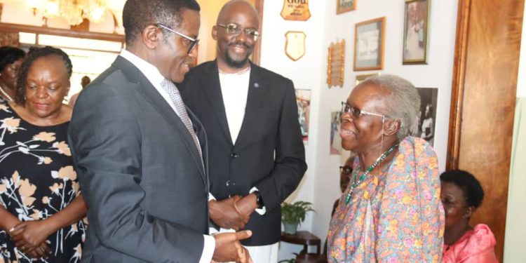 Katikkiro Mayiga Akubagiza ab’enju y’ Owek. Mpanga, Amutenderezza olw’Okwagala Obwakabaka