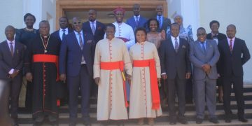 Omulabirizi w’e Namirembe Omuggya , Rev. Bbanja asisinkanye Katikkiro, amwanjulidde obuvunaanyizibwa obwamukwasiddwa