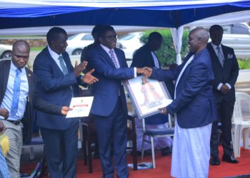 Katikkiro Mayiga atabukidde abaagala okuwooza omusolo ku Luwalo ng’ate beebalemesa Federo