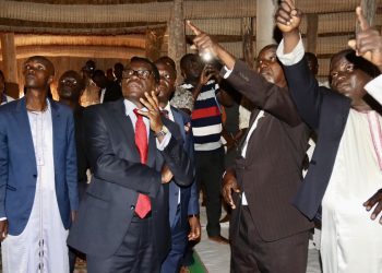 Katikkiro Mayiga agamba akadde konna Amasiro g’e Kasubi gakuggulwawo eri ensi
