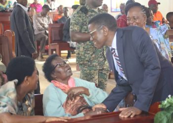 Katikkiro Mayiga akubirizza abantu okwekebezza endwadde nga bukyali bamanye bwebayimiridde