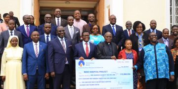 Katikkiro Mayiga asabye abantu okusoosowaza obulamu bwabwe,  akwasizza aba Nkozi Hospital obukadde 172 ziyambeko okuzimba eddwaliro