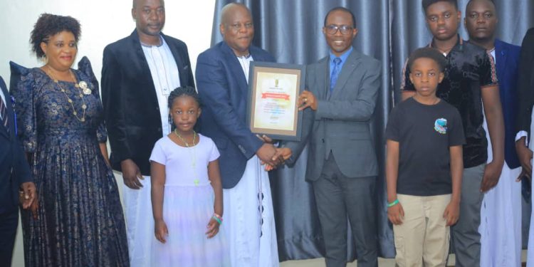 Aba Midwest mu Amerika baleese Oluwalo Embuga