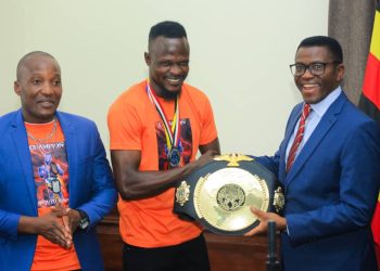 Katikkiro asisinkanye omuzannyi w’ensamba ggere Jantuyo Juma naasaba abavubuka  okutumbula ebitone ebibalimu