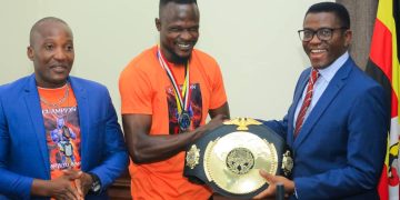 Katikkiro asisinkanye omuzannyi w’ensamba ggere Jantuyo Juma naasaba abavubuka  okutumbula ebitone ebibalimu