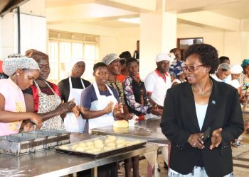 Minisita Kikomeko asabye Abavubuka okweyuna amasomo g’ebyemikono amampimpi