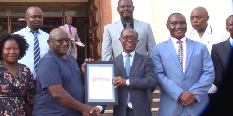 Owek. Joseph Kawuki asabye abantu basse mu nkola bye boogera bave mu kwogera obwogezi