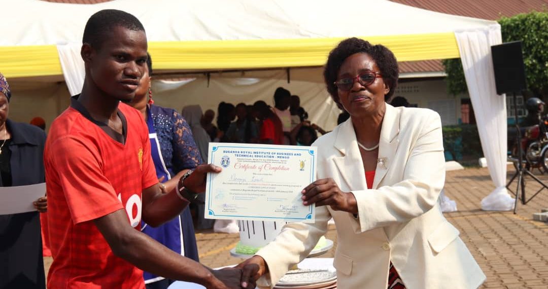 Owek. Cotilda Nakate Kikomeko aggaddewo olusoma lw’ebyemikono ebimpimpi ku  Buganda Royal Institute