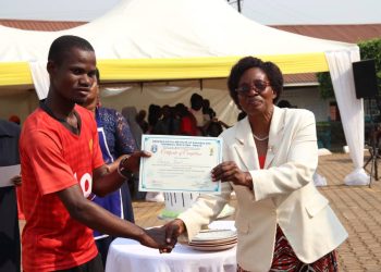 Owek. Cotilda Nakate Kikomeko aggaddewo olusoma lw’ebyemikono ebimpimpi ku  Buganda Royal Institute