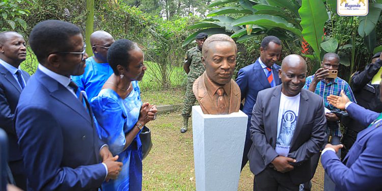Ssaabasajja  Kabaka asiimye ab’e Makerere olw’okutumbula ennimi ennansi, atongozza Ekaddiyizo lya Muteesa II  