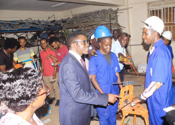 Katikkiro alambudde Buganda Royal,  asabye abakozi okola nga tebeebalira