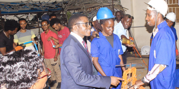 Katikkiro alambudde Buganda Royal,  asabye abakozi okola nga tebeebalira